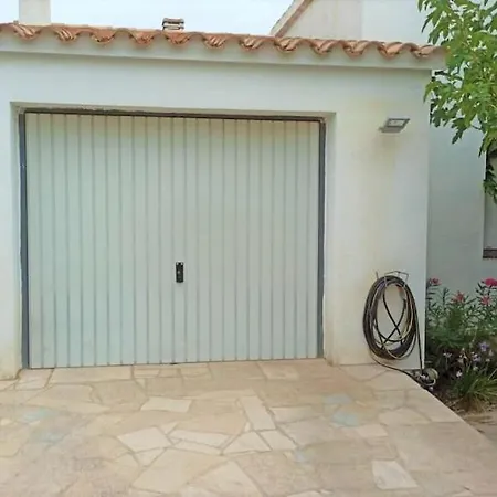 Laila Villa *